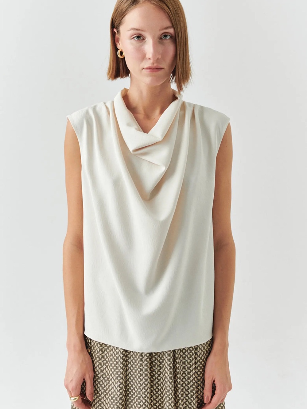 Exquise Ashlyn Cowl Neck Sleeveless Blouse | Cream | Size 4